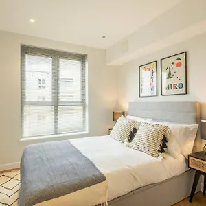 executive-2br-apartment-next-to-station-parking.cambridgehotelsuk.com/