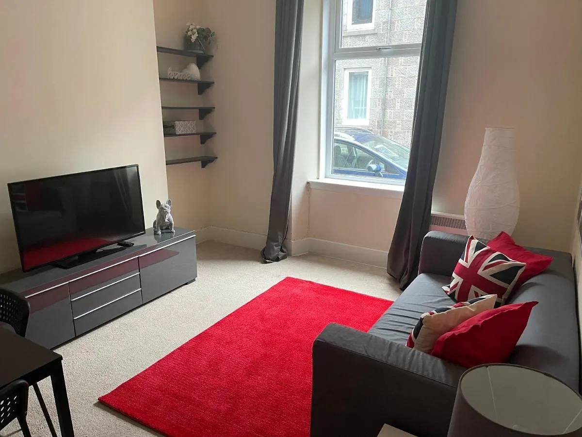 Beautiful 2 Bedroom Apartment- Prime Location, Aberdeen Centre United Kingdom
